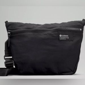 Lulu Lemon Clean Lines Crossbody Like New